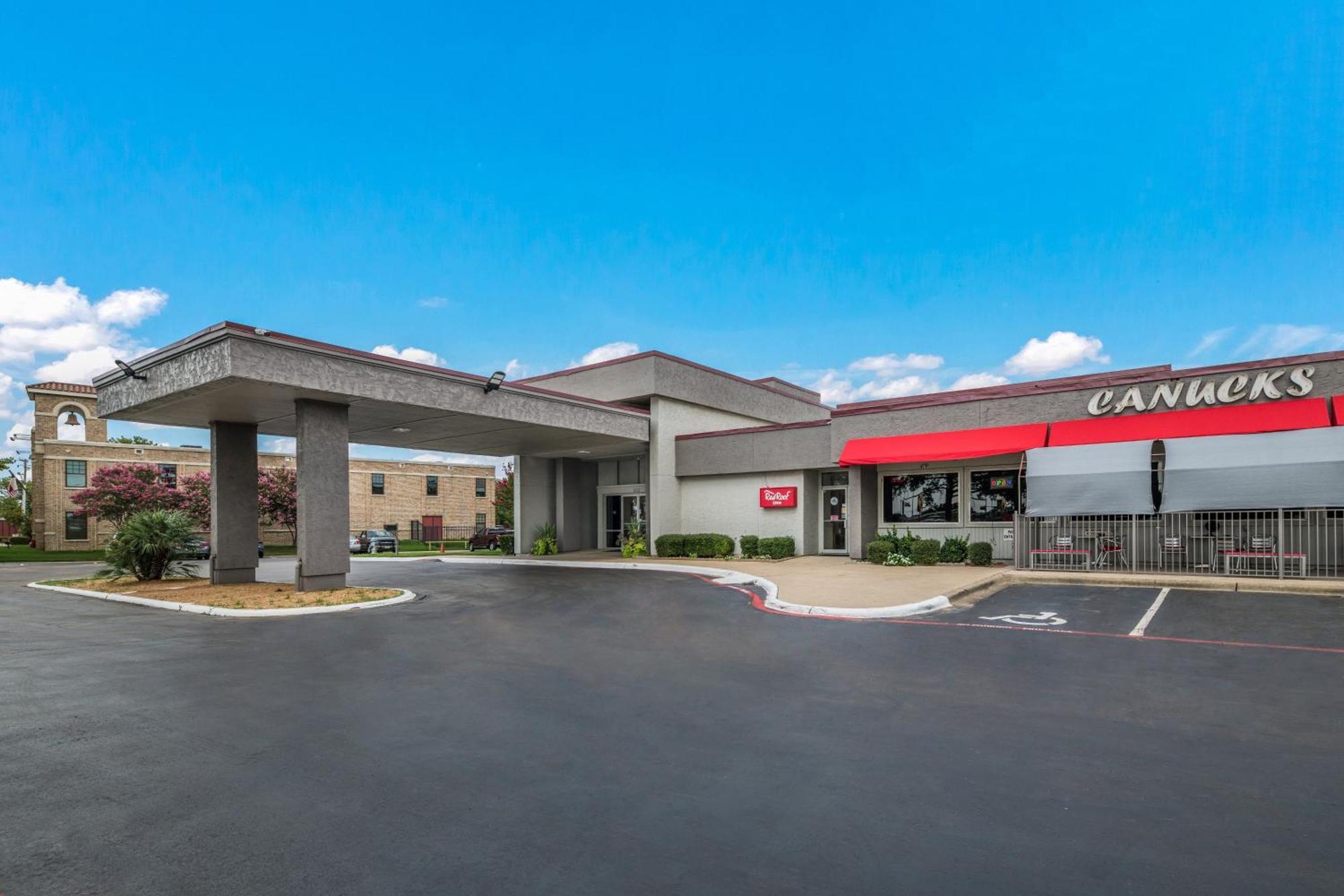 6 Budget Hotels Near Sandy Lake Amusement Park Worth Booking