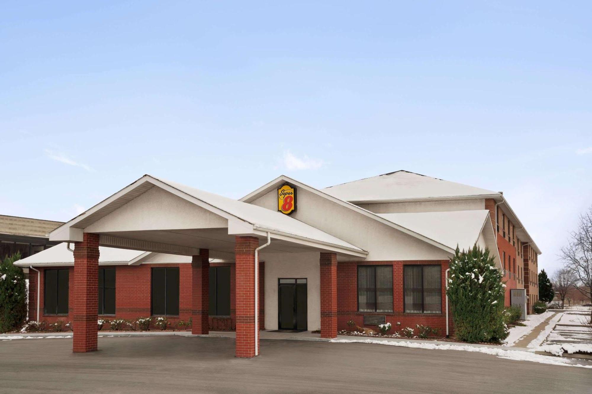 4 Smart 2-Star Hotels Near Classic Fun Ctr Worth Booking