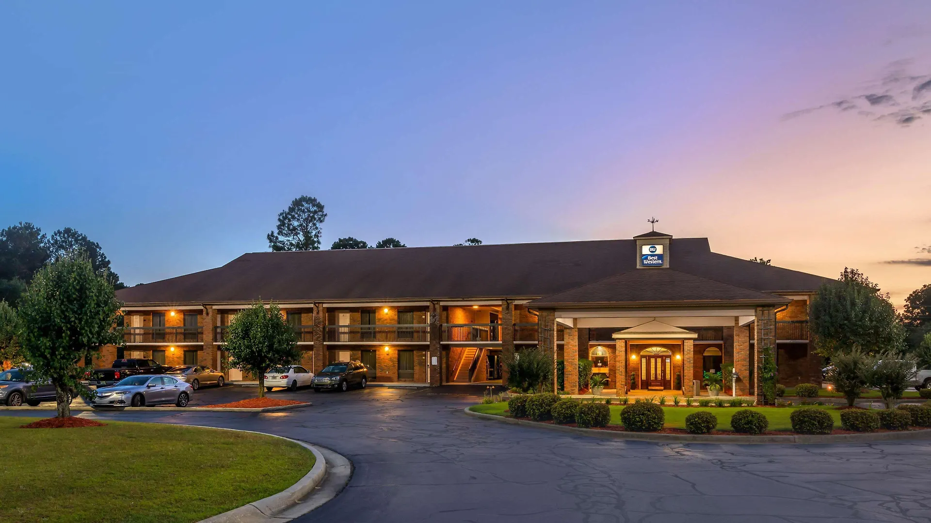 Staying Solo in the US: 14 Hotels Compared for Independent Travelers